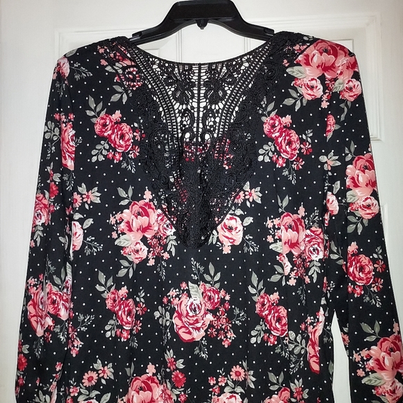 Womens no boundaries size XXXL  (21) runs small - Picture 2 of 5